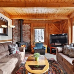 Killington Cabin: Right Unit - Sleeps 10 in 4 BR, 2 BA Cozy Escape