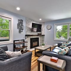 Fun In Fun Out Ski Home: Upper Unit. Renovated 3BR/2BA. Hot Tub. Sauna.