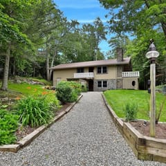 Fun In Fun Out Ski Home: 6 BR/4 BA. Hot Tubs. Saunas. Close to Killington.