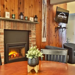 Alpine Oasis Studio at Mountain Green Resort Killington: Shuttle, Pool, Hot Tub, Gym, Deals!