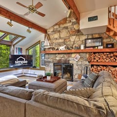 Lakewood Lodge: 4BR/2.5BA Killington Home | Private Hot Tub, Wood Fire, Kent Pond & EV Charging
