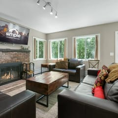 Cozy 3BR Retreat Near Killington Resort – Fireplace, Views, Pet Friendly