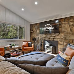 Roaring Bear Cabin: Secluded Killington Retreat with Hot Tub and Fire Pit