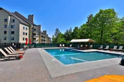 Alpine Oasis Studio at Mountain Green Resort Killington: Shuttle, Pool, Hot Tub, Gym, Deals! - Image 2
