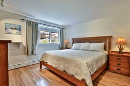 Trailside Village #1: Slopeside 1BR w/ Hot Tub and Sauna. Ski In/Out with Discounted Ski Rentals - Image 4