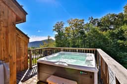 Trailside Village #8: Slopeside 3BR w/ Hot Tub and Sauna. Ski In/Out with Discounted Ski Rentals - Image 2