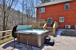 NEW! Smart 3BR Basecamp w/ Hot Tub, AC, EV Charger & Flat Parking - Image 3