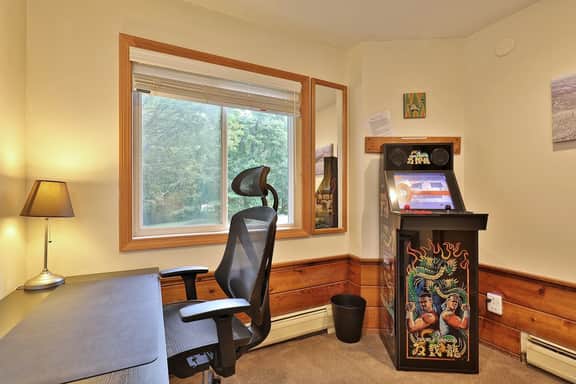 25 Rocky Ridge Rd - Killington Retreat: Group Ski House! Close to Mountain! Hot Tub. - Image 3