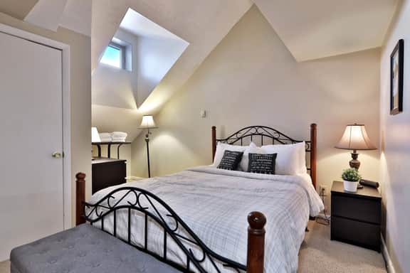 Alpine Oasis Studio at Mountain Green Resort Killington: Shuttle, Pool, Hot Tub, Gym, Deals! - Image 4