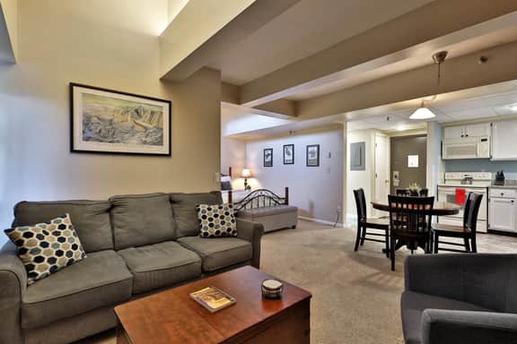 Alpine Oasis Studio at Mountain Green Resort Killington: Shuttle, Pool, Hot Tub, Gym, Deals! - Image 3