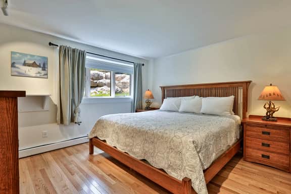 Trailside Village #1: Slopeside 1BR w/ Hot Tub and Sauna. Ski In/Out with Discounted Ski Rentals - Image 4