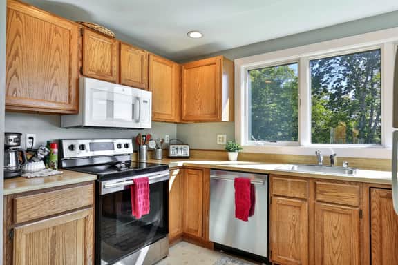 Trailside Village #8: Slopeside 3BR w/ Hot Tub and Sauna. Ski In/Out with Discounted Ski Rentals - Image 5