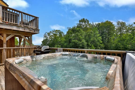 Trailside Village #1: Slopeside 1BR w/ Hot Tub and Sauna. Ski In/Out with Discounted Ski Rentals - Image 1
