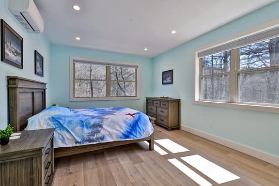 NEW! Smart 3BR Basecamp w/ Hot Tub, AC, EV Charger & Flat Parking - Image 1